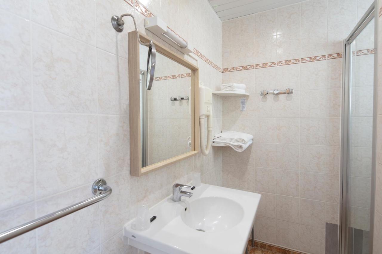 Hotel Les Rocailles Montagnac  Ngoại thất bức ảnh